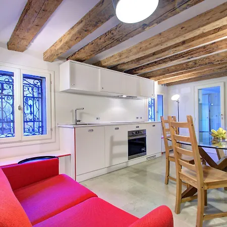 Grandcanal-red 公寓 *