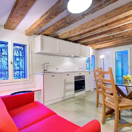 Grandcanal-red 公寓 *