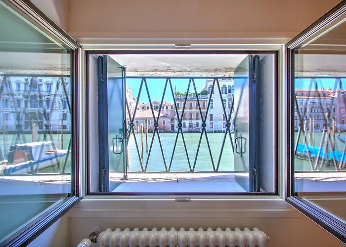 Apartment Grandcanal-red *
