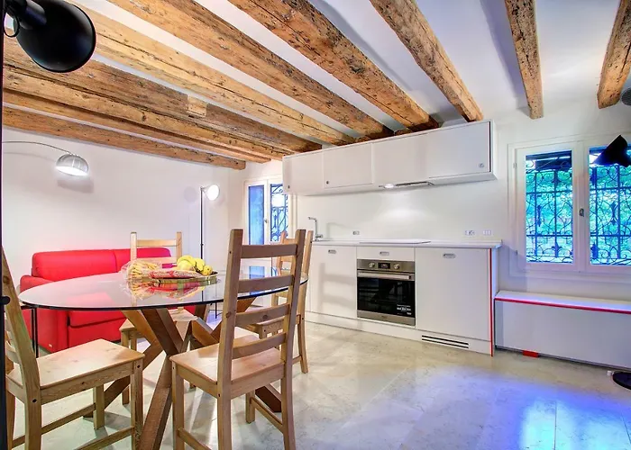 Apartment Grandcanal-red *